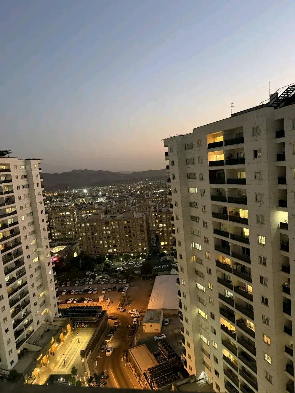 فروش آپارتمان 84 متری برج آسمان غربی شهرک بهشتی